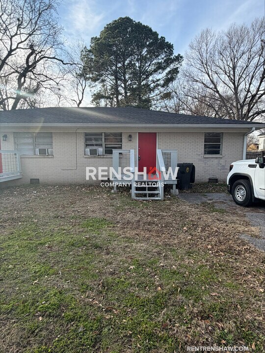 913 Harrell Ave in Dyersburg, TN - Building Photo