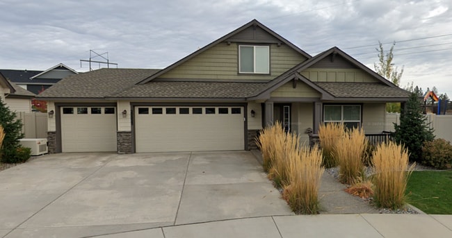 property at 20025 E Knox Ct