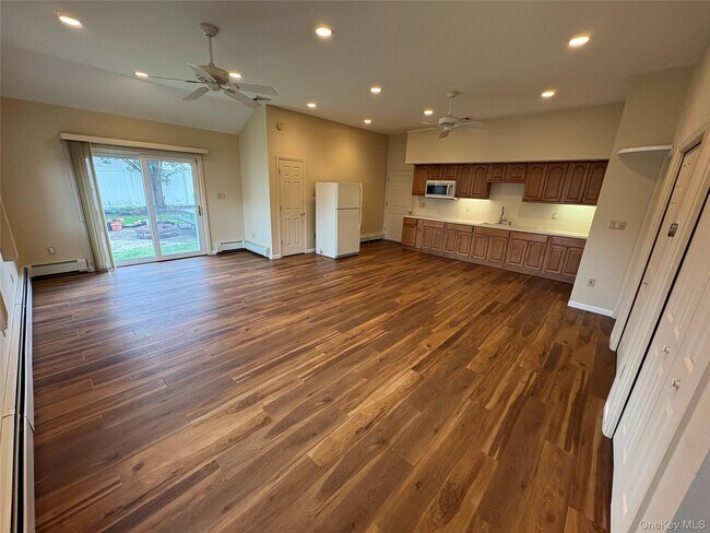 2 Haiti Ln in Coram, NY - Building Photo - Building Photo