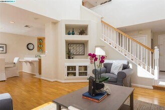 20400 Summercrest Dr in Castro Valley, CA - Building Photo - Building Photo