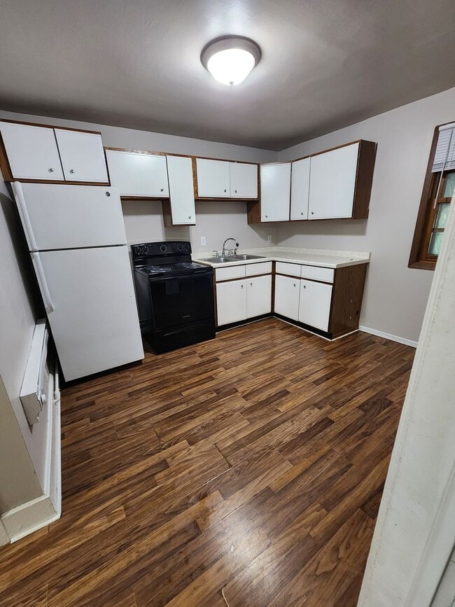 property at 816-816 1/2 Birch St