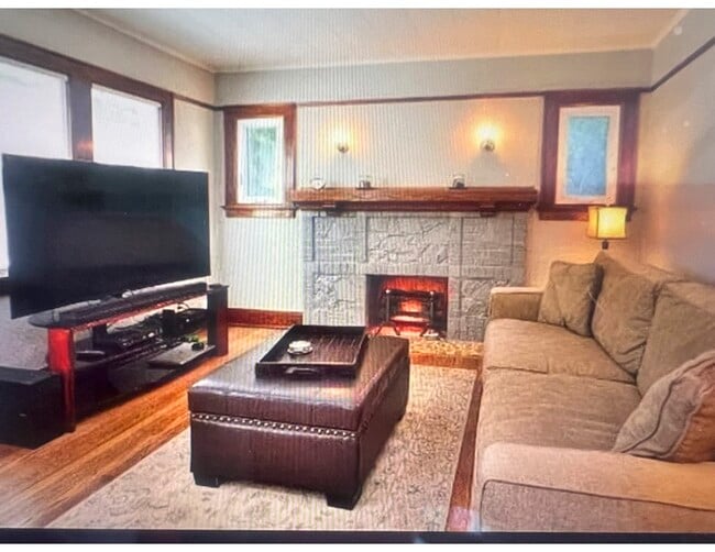 3085 N Brookfield Rd in Brookfield, WI - Building Photo - Building Photo