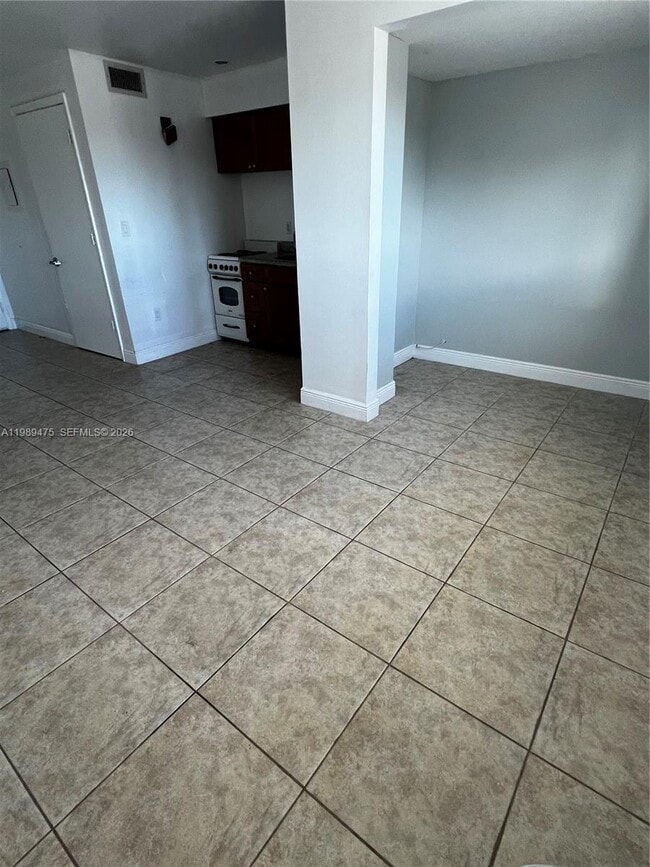 5769 SW 72nd St in Miami, FL - Building Photo - Building Photo