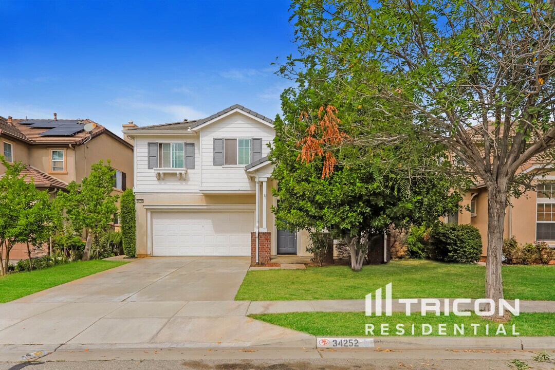 34252 Deergrass Way in Lake Elsinore, CA - Building Photo