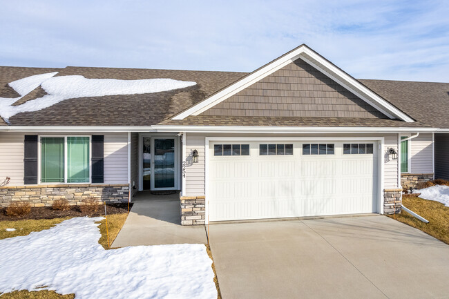 Tivoli Townhomes in Des Moines, IA - Building Photo - Building Photo