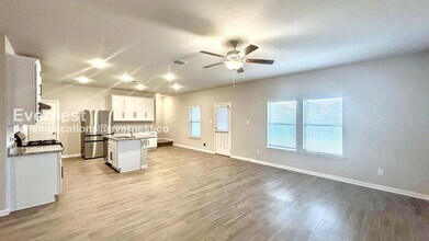 5114 Topaz Bnd in San Antonio, TX - Building Photo - Building Photo