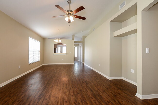 1533 Marsh Wood Dr in Seffner, FL - Foto de edificio - Building Photo