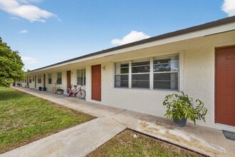 8585 SE Church St in Hobe Sound, FL - Building Photo - Building Photo