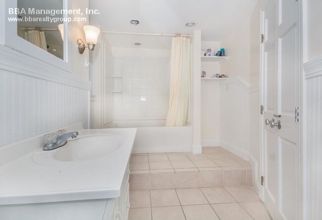 29 St Marys Ct, Unit 1A in Brookline, MA - Building Photo - Building Photo