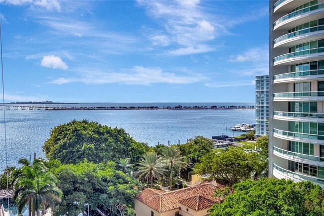 1627 Brickell Ave in Miami, FL - Building Photo - Building Photo