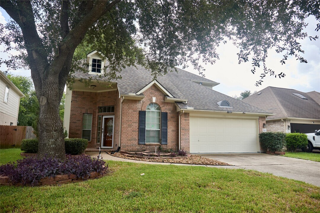 5319 Lindenchase in Houston, TX - Building Photo