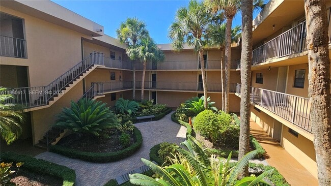 10425 SW 112th Ave in Miami, FL - Building Photo - Building Photo