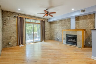 3100 W Addison St in Chicago, IL - Foto de edificio - Building Photo