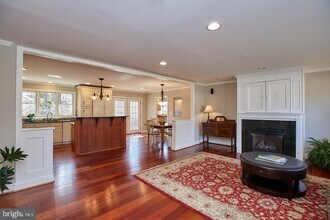 5536 Queensberry Ave in Springfield, VA - Building Photo - Building Photo