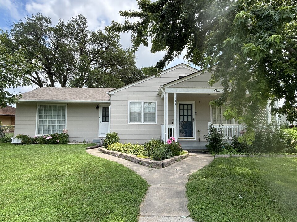 114 N Carrie St in McPherson, KS - Building Photo