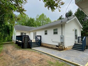 230 Craggy St in Black Mountain, NC - Building Photo - Building Photo