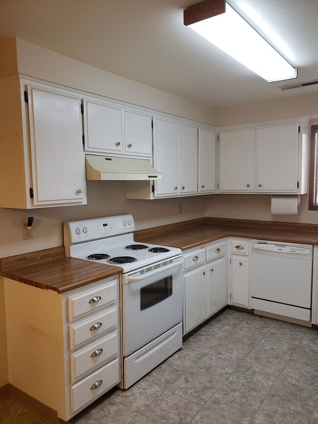 1589 Timothy St in Central Point, OR - Building Photo - Building Photo