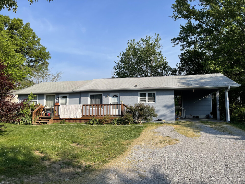 7005 Washington Pike in Corryton, TN - Building Photo