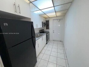 1430 NE 170th St in Miami, FL - Building Photo - Building Photo