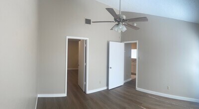 1261 W Hudgins St in Grapevine, TX - Building Photo - Building Photo
