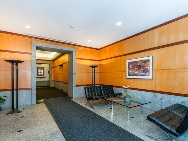 931 Massachusetts Ave, Unit 903 in Cambridge, MA - Building Photo - Building Photo