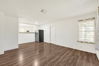 3626 Yosemite St, Unit DD0401 in Houston, TX - Building Photo - Building Photo