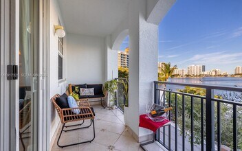 3255 NE 184th St in Aventura, FL - Foto de edificio - Building Photo