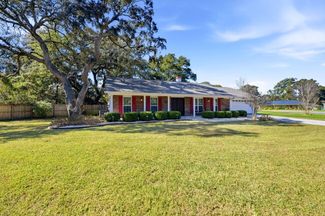 7477 Baywoods Ln in Pensacola, FL - Building Photo - Building Photo