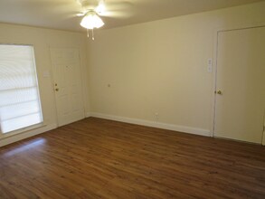 419 Anton Dr in San Antonio, TX - Building Photo - Building Photo