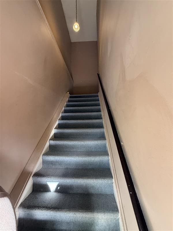 property at 24 Kings Ct