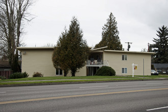 Grotto Apartments in Portland, OR - Foto de edificio - Building Photo