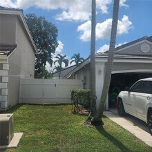2017 NW 182nd Ave in Pembroke Pines, FL - Building Photo - Building Photo