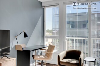 12288 NE 12th Ln in Bellevue, WA - Foto de edificio - Building Photo