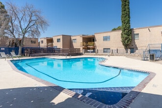 Alto Mesa Apartments in El Paso, TX - Building Photo - Building Photo