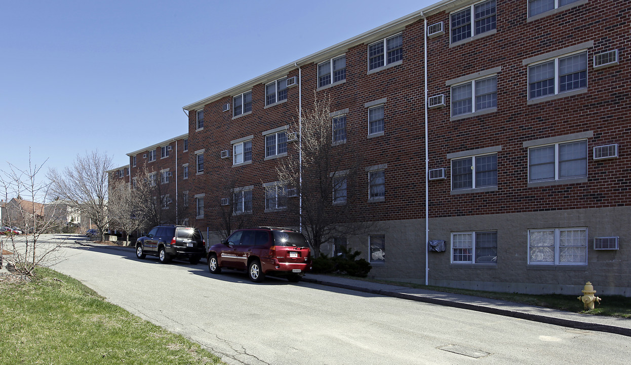 Dillon Heights Apartments in Worcester, MA - Foto de edificio