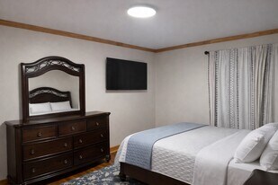 15043 113th Ave, Unit Upper Level in Jamaica, NY - Building Photo