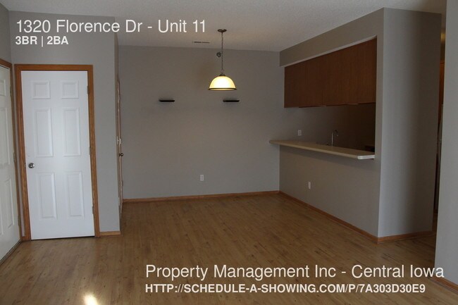 1320 SE Florence Dr-Unit -Unit 11 in Waukee, IA - Building Photo - Building Photo