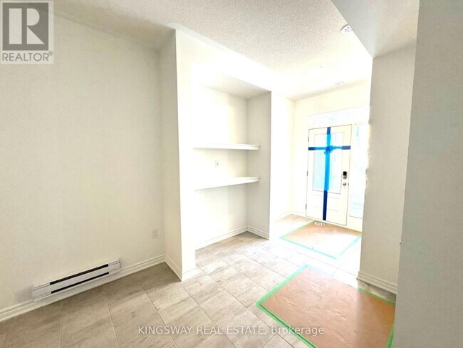 73 Pearen Ln in Barrie, ON - Building Photo - Building Photo
