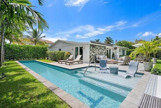 8001 Arlington Pl in West Palm Beach, FL - Foto de edificio - Building Photo