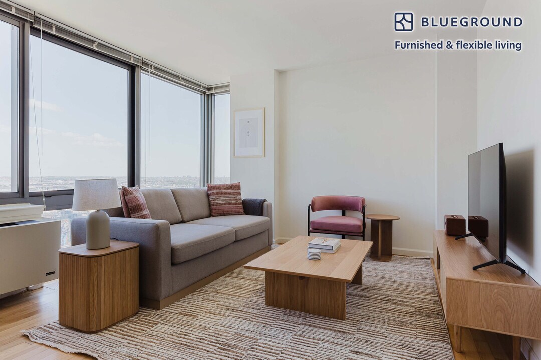 4-75-75 48th Ave in Queens, NY - Building Photo