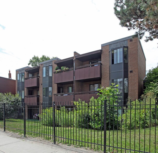 39 Harcourt Ave in Toronto, ON - Building Photo - Primary Photo