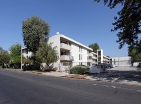 Orangebrook Manor Apartments in Encino, CA - Building Photo