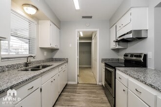 7088 Spring Hill Dr in Spring Hill, FL - Building Photo - Building Photo