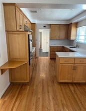 9647 Vanalden Ave in Northridge, CA - Foto de edificio - Building Photo