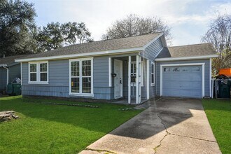 1015 Prune St in La Marque, TX - Building Photo - Building Photo