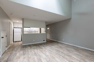 9729 NW Miller Hill Dr in Portland, OR - Building Photo - Building Photo