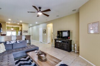1657 W Desperado Way in Phoenix, AZ - Building Photo - Building Photo
