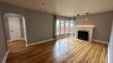 2406 SE 139th Ave in Portland, OR - Building Photo - Building Photo
