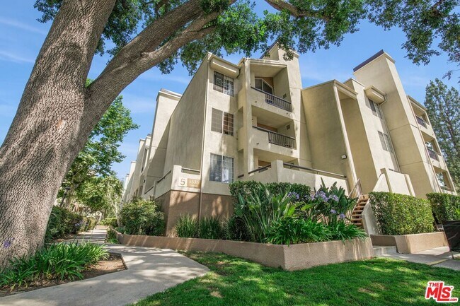 property at 5535 Canoga Ave