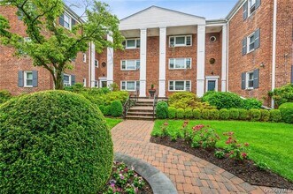 1833 Palmer Ave in Larchmont, NY - Building Photo - Building Photo